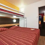 فندق Premiere Classe Saint Christophe سيرُجي